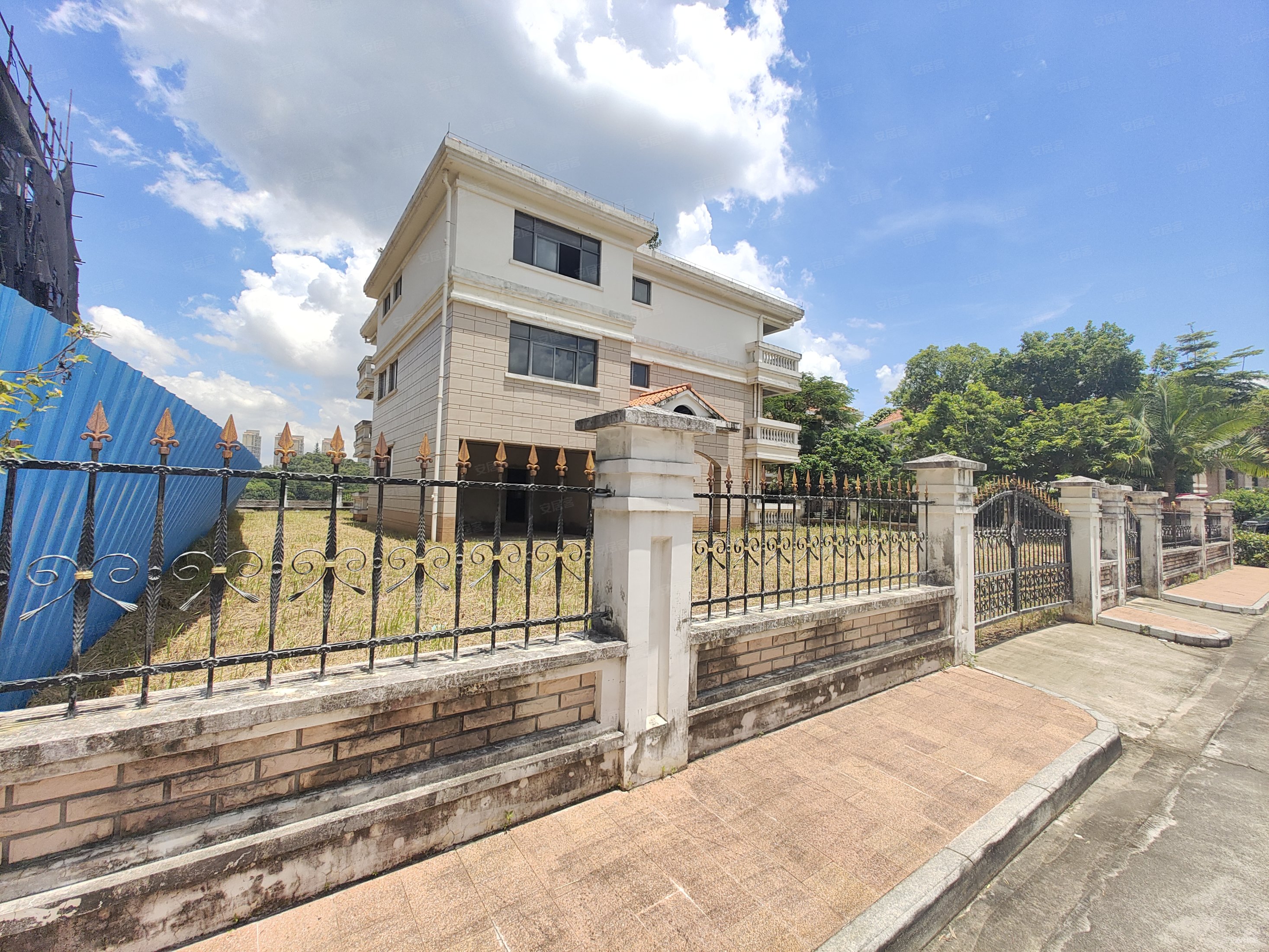 愉景花园别墅580平5800万5室2厅5卫