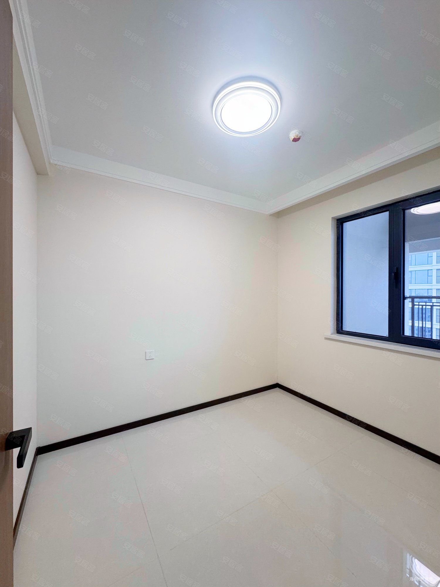 中欧国际城金茂悦(北七区B8)3室2厅1卫89㎡南北74万