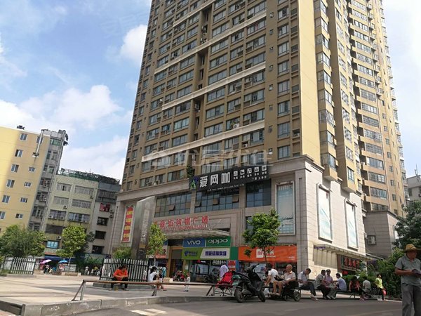 南宁良庆五象大道景皇国际2号地铁口 精装两房 配齐出租 房子保养好