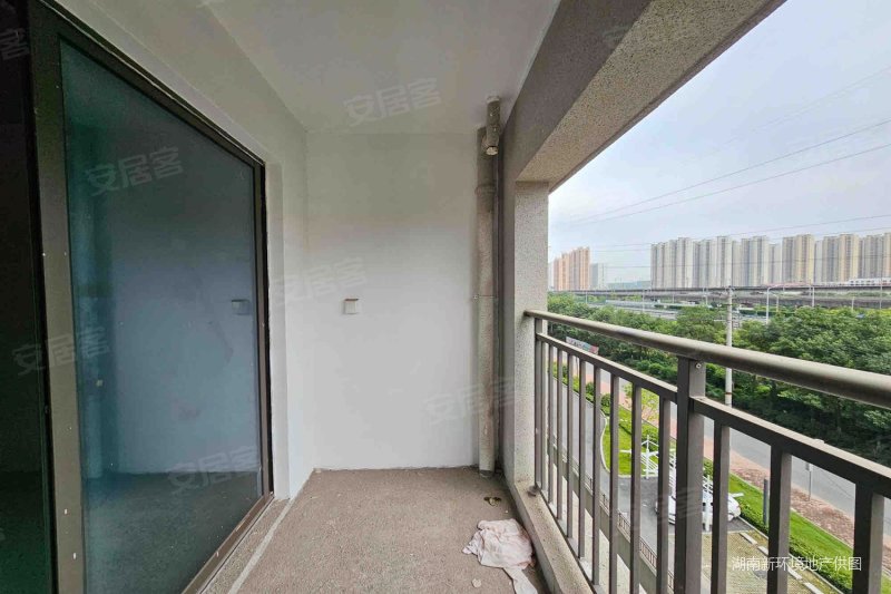 高铁新城 刚需三房 次新小区 正南朝向 环境优美