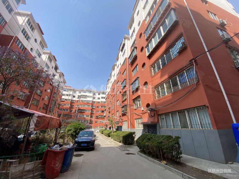 西站金港城 56万 两室南边向采光好随时看房