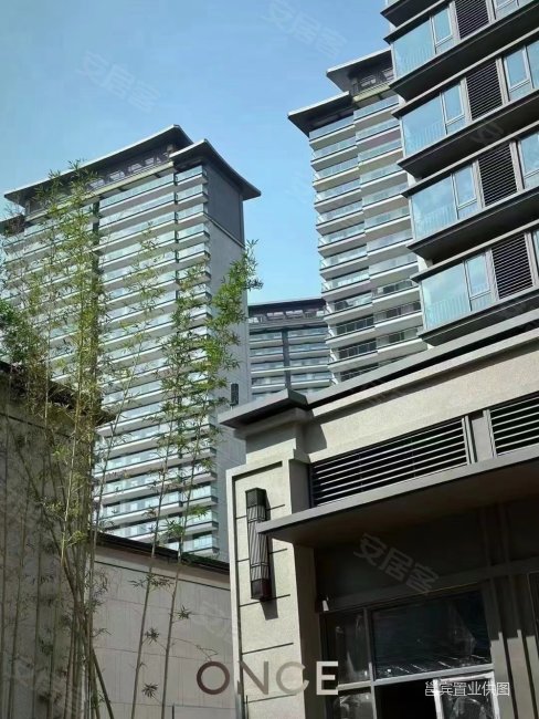 保利冠江墅5室2厅2卫175.62㎡南北310万