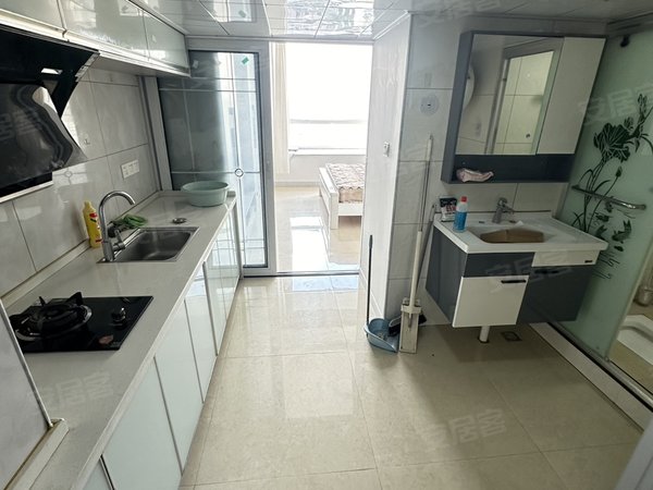 南昌腾泰财富广场街心花园，单身公寓一室一厅出租，家具家电齐全，拎包入住。出租房源真实图片