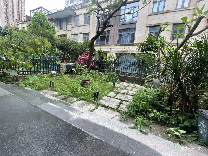 珠江观澜御景(别墅)5室2厅4卫182.86㎡南北750万