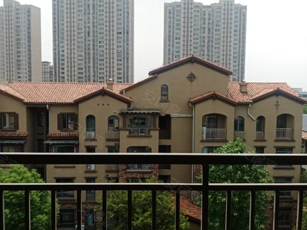 苏州常熟东南开发区三一荣域三一荣域简装三房出租 随时看 户型大