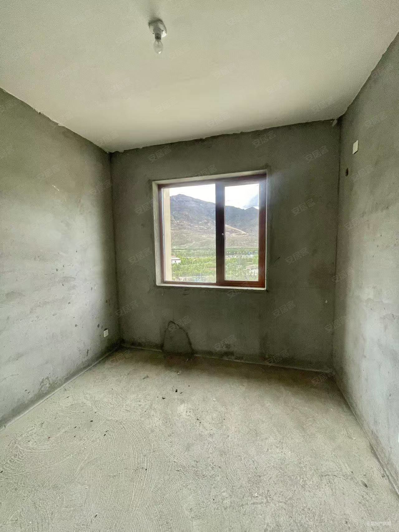 幸福家园3室2厅2卫141㎡南北67万