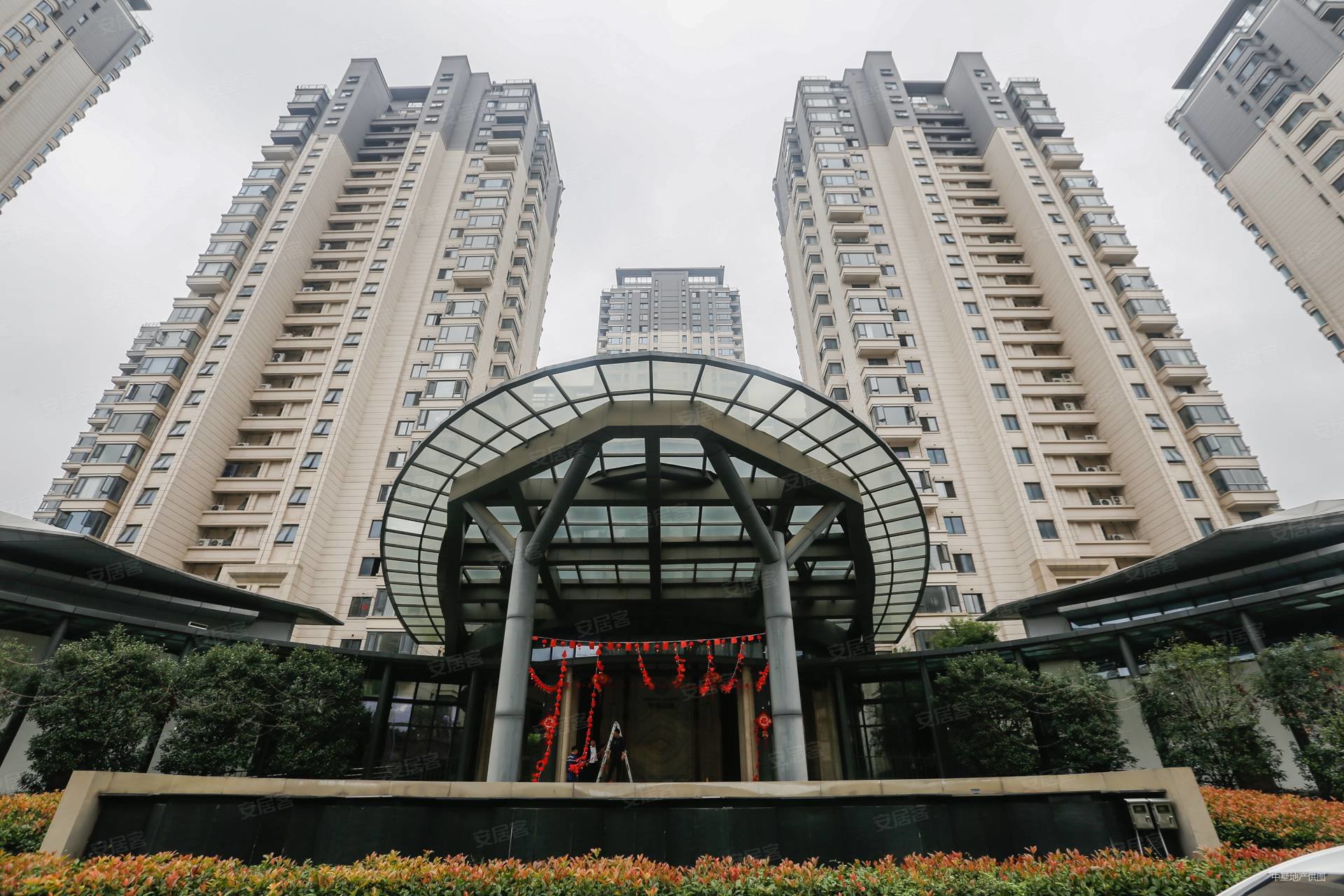 蓝光半岛公馆4室2厅3卫191.68㎡南北283万