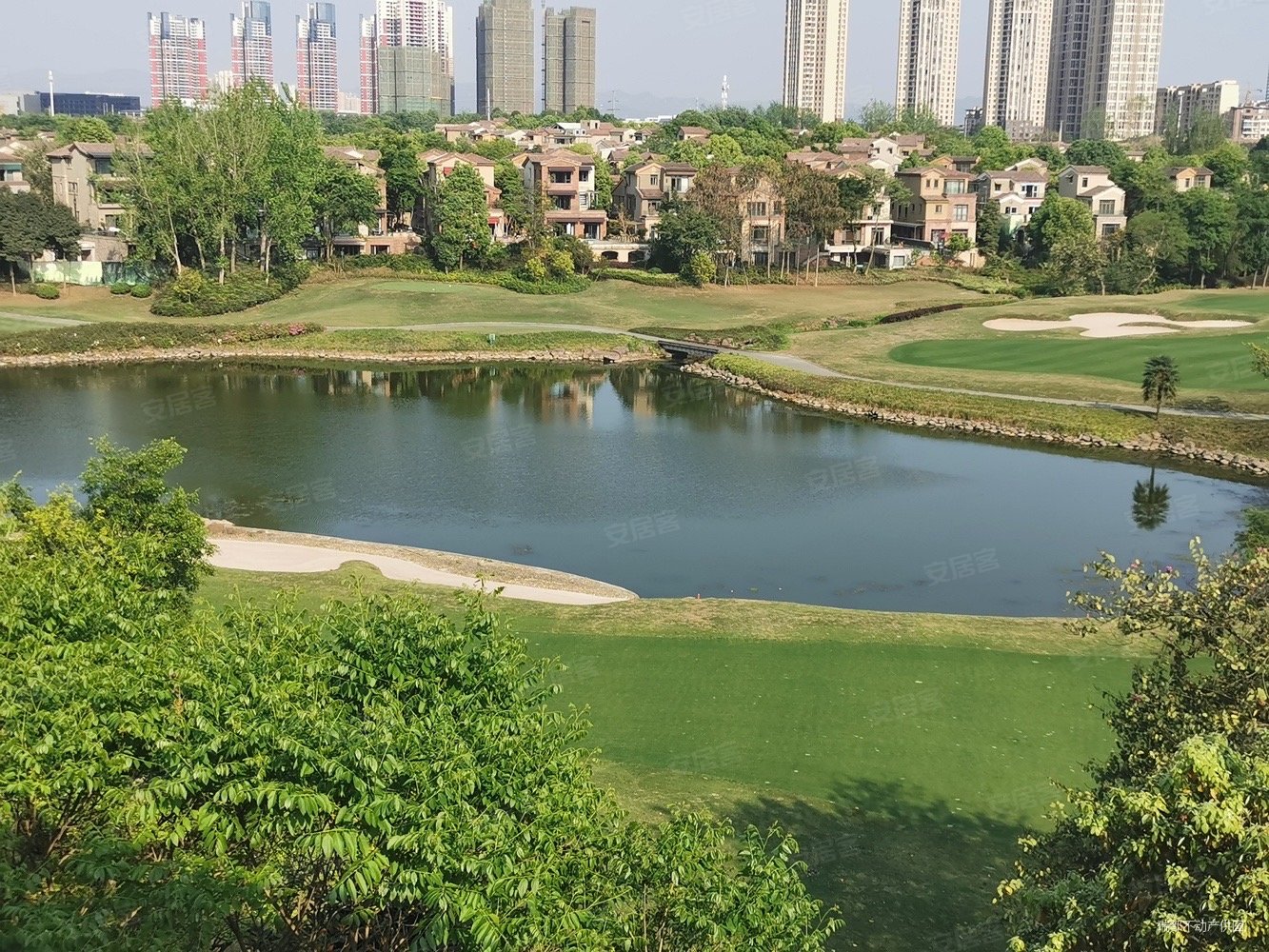 精装带车位三面采光户型好环境好生活方便麓山国际茵特拉肯