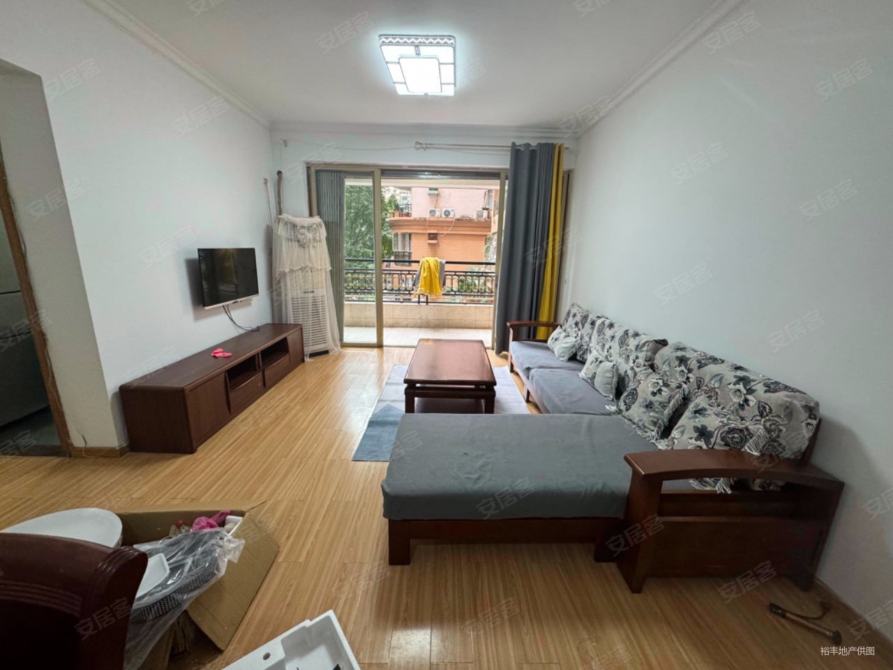 骏景花园 3 房  100 方