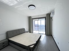 东海东海市区中央广场香堤国际 东边户大三室两卫 双阳台 全天采光 随时看出租房源真实图片