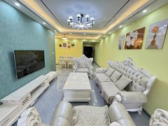 金坛西城八佰伴新天地两室一卫 精装修 配套全 采光好 直达商场 随时可看房出租房源真实图片