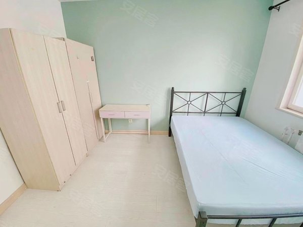 望京西梦秀广场中福百货银领国际北京香颂精装大次卧