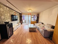 蚌埠蚌山淮河文化广场蓝天花园，蓝天菜场上面，精装大两房，干净整洁出租房源真实图片