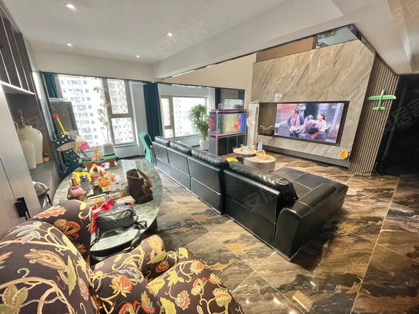 济宁高新区菱花路红星1号带空中花园!挑空大复式首租!