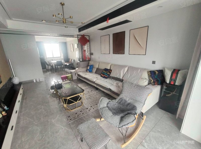 爱巢天润公馆 装修好 中间好楼层 带电梯 板楼 正南朝向