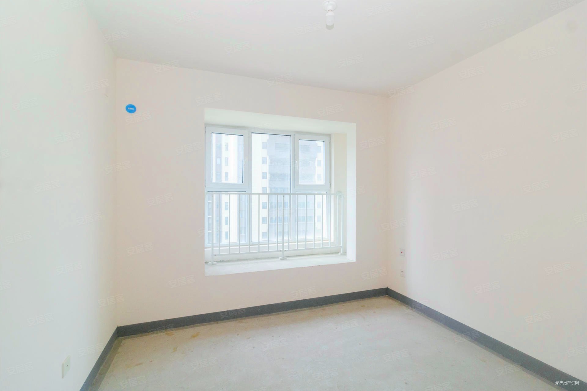 远洋万和云锦 南向采光好 次新房 有电梯 双卫 小三居