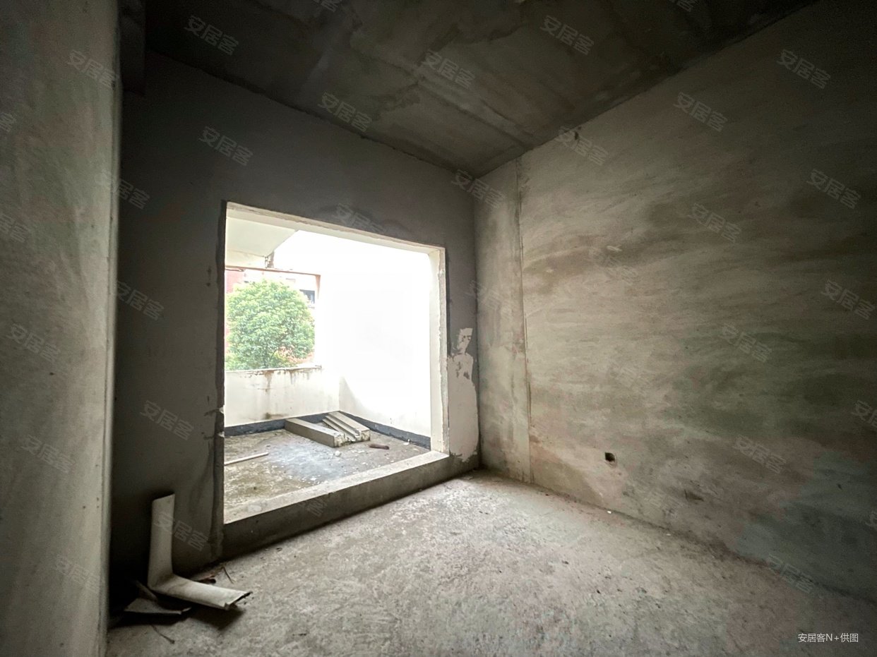 熙庭原著(别墅)4室2厅3卫213.82㎡南180万