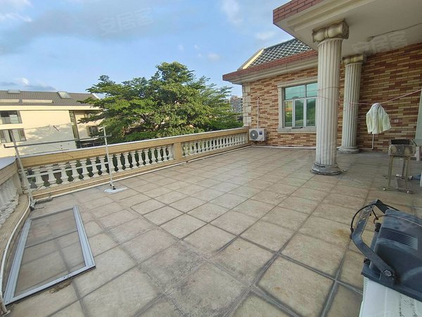 东莞横沥横沥城区华侨新村镇中心独栋别墅,带超大院子露台,随时方便