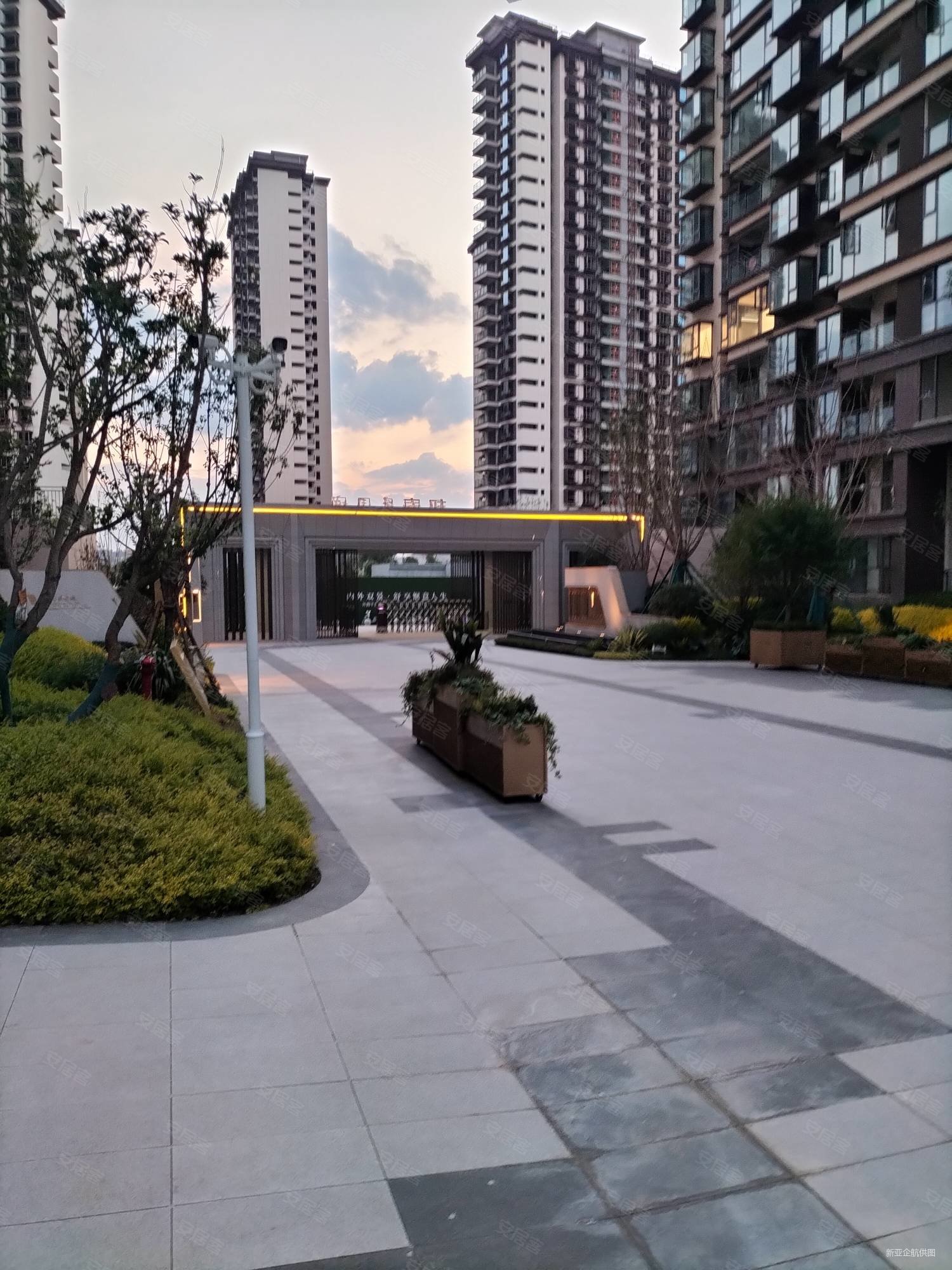 邦泰花园城一期100平三房两卫中间楼层60万