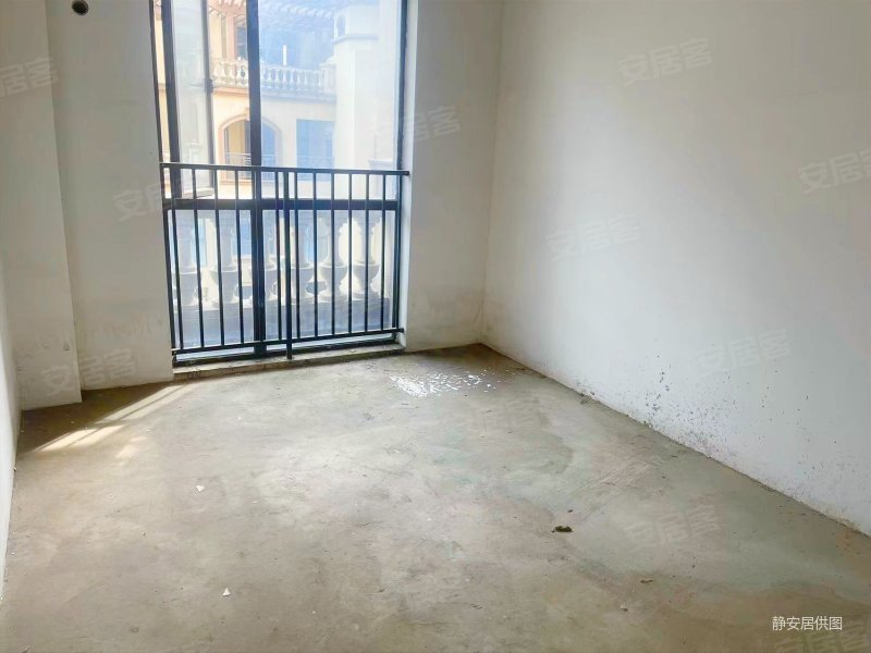 彩虹郡(2期)洋房带大露台 单价低 客厅镂空 双层