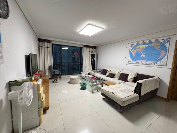 三江花园,精装三房两卫,干净清爽,近