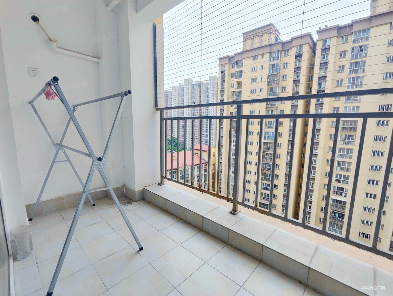 南北通透2卫万国城三期带地暖106平好楼层小区中间楼