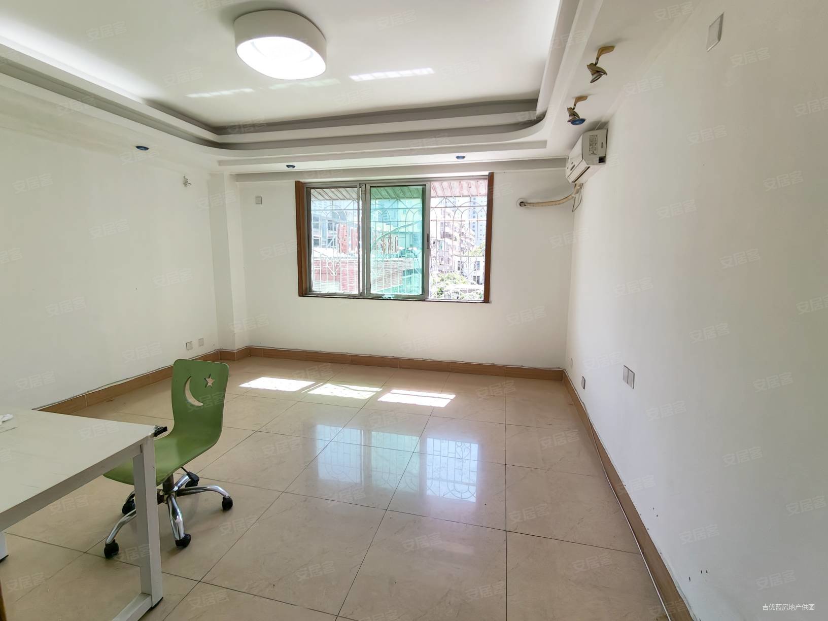 市中心义龙路海信公寓板楼一梯一户中间楼层好房