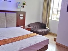 肇庆端州城东文明花苑旁，3楼，单间，有空调热水器床，租380元。出租房源真实图片