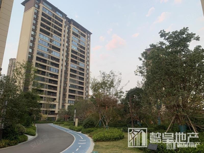 中梁壹号院3室2厅2卫118㎡南北125万