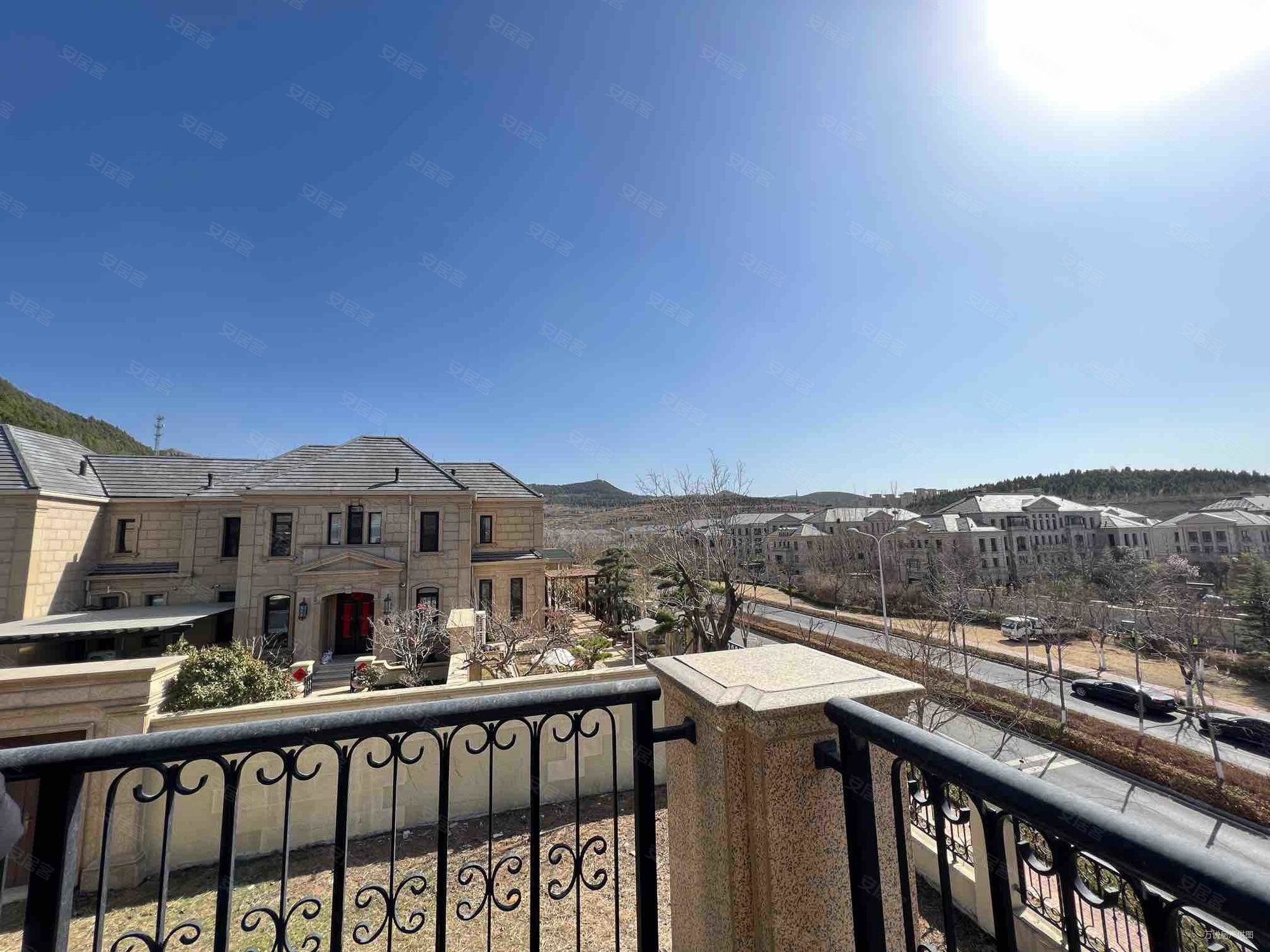 350平院子在售南入户五室朝阳带露台海尔绿城玺园别墅