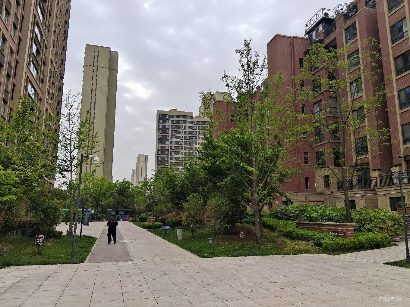 山水香堤溪墅 房本满两年 精装修 国企开发商 地铁口 公园