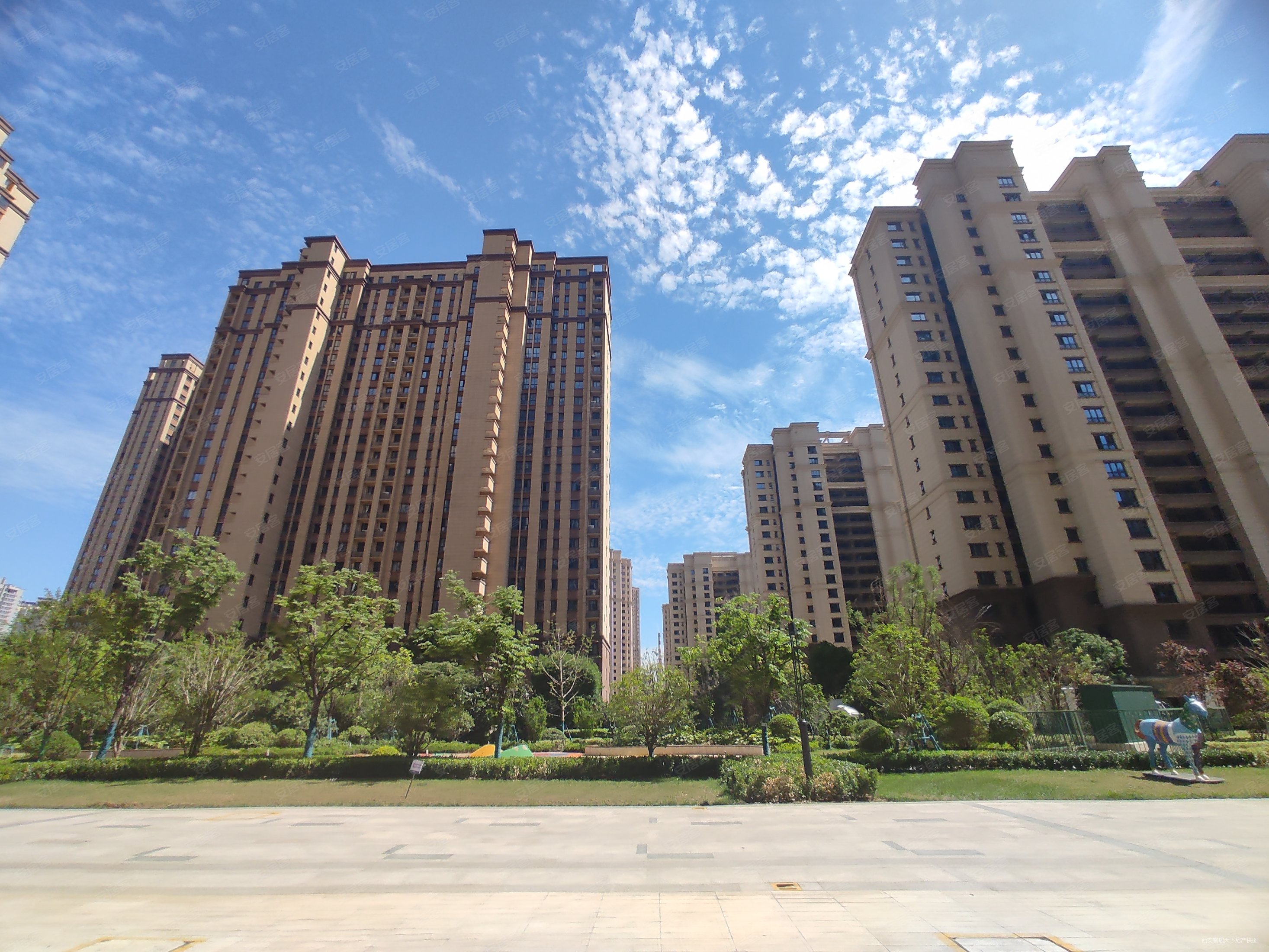 高新畔中航华府全新精装三室88加送21平南北通透急售