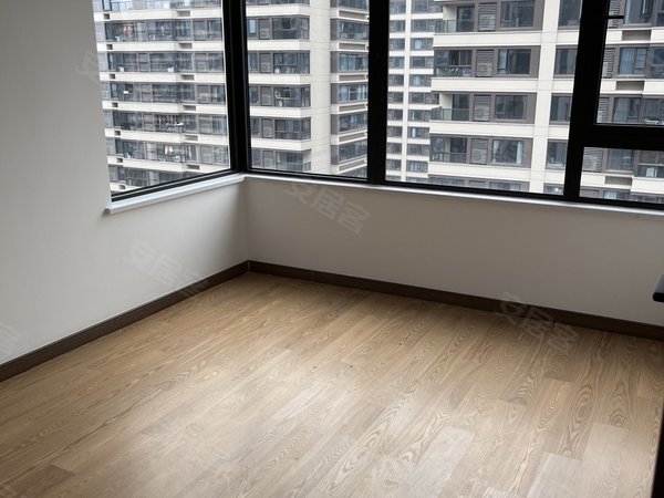 杭州余杭仁和北成芳满庭(公寓住宅)新上北城芳满庭108方东边套3房两卫