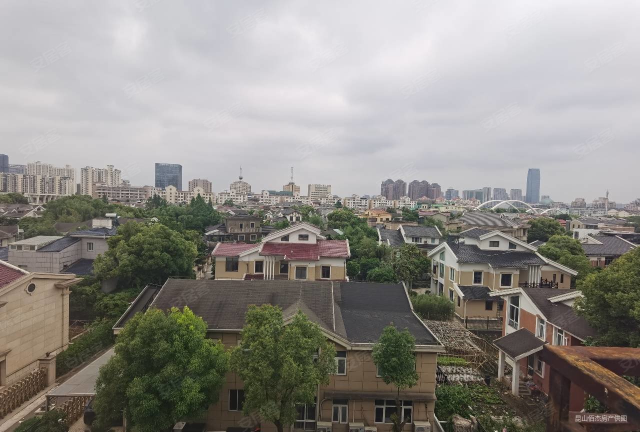 金色港湾叠加别墅满两年送汽车库保养很好装修材质也不错