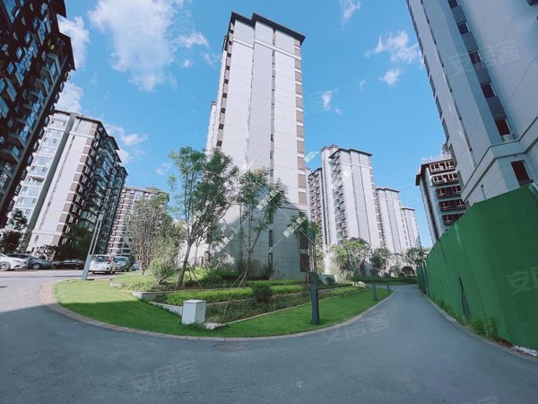 昆明五华高新区实地昆明花鹤翎五华区 普吉路花鹤翎一梯一户板式洋房