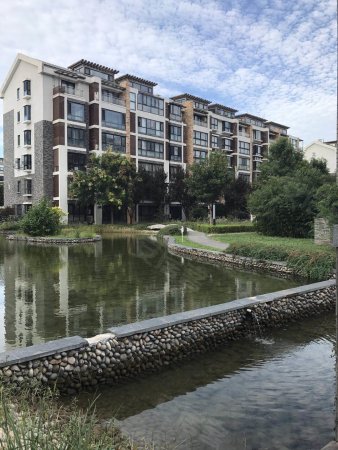 汤泉墅1区 精装南北 可做三居送阁楼 人车分流 电梯板楼