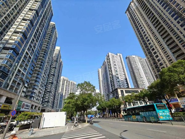 深圳宝安沙井西荟城四期西荟城高层朝南全齐三房,楼下就是沃尔玛和