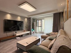 阿拉尔幸福路国际商贸城南国风光 精装三室双卫 可短租月付出租房源真实图片