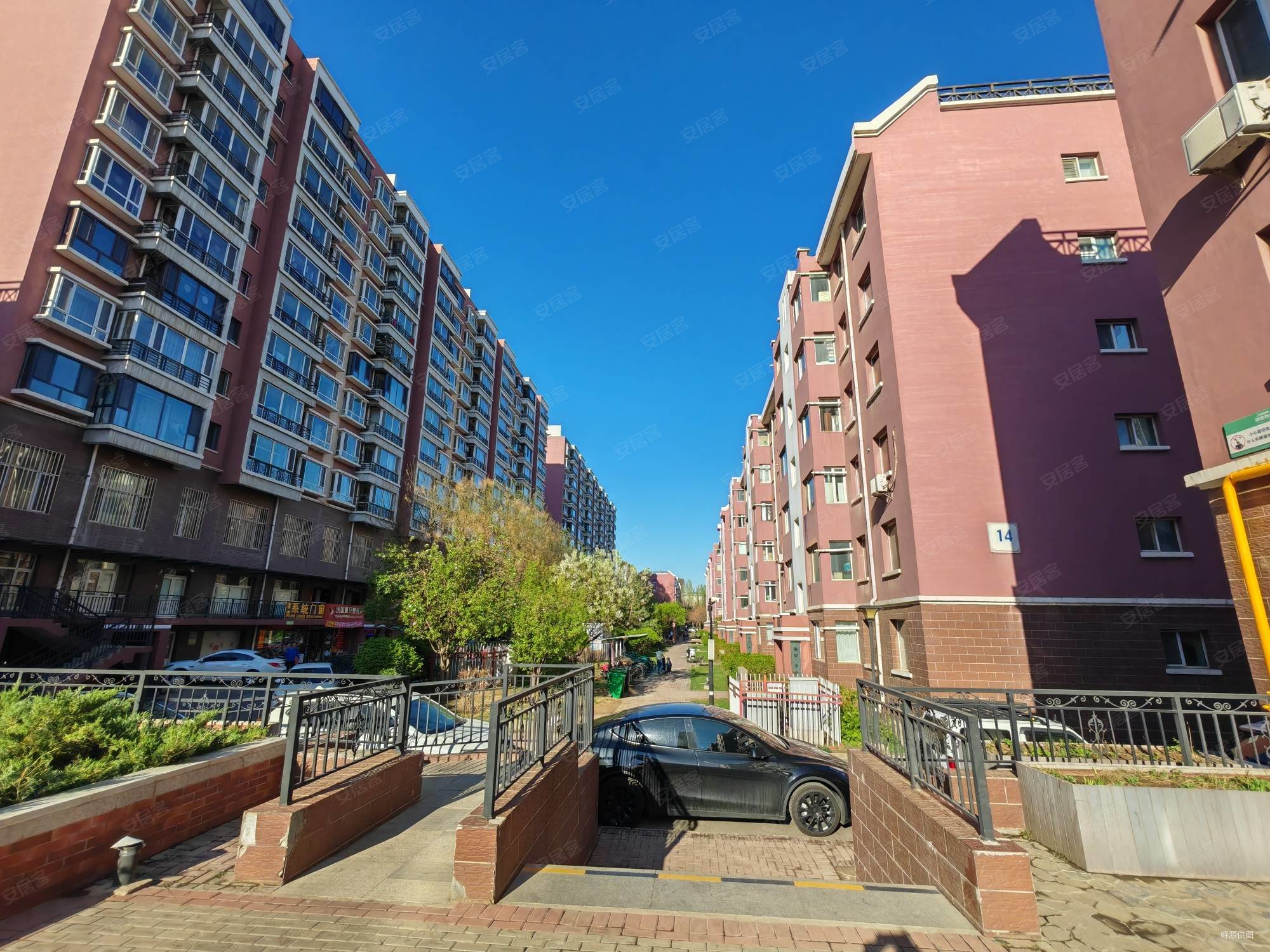 中海蓝湾北区 中间楼层 精装没住过 大三居 大学路分校 南北