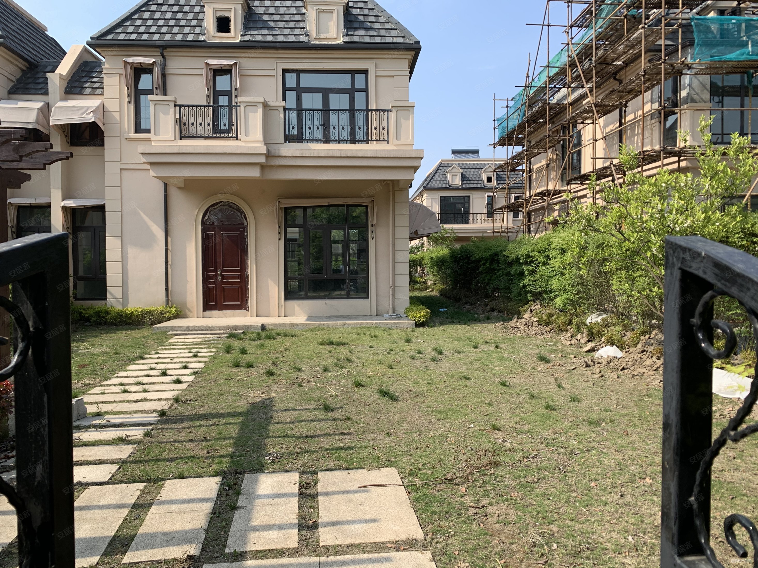 云湖御墅法式三拼南北双花园200平近上海随时看房