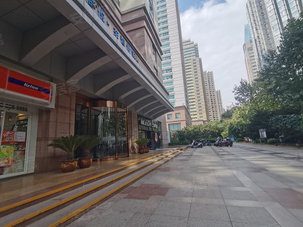 青岛市南五四广场海悦东海世家能看海的房子复试(急租)看房方便有钥匙