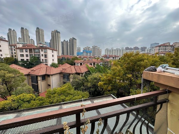 昆明西山滇池路片区凯旋花园带大露台!