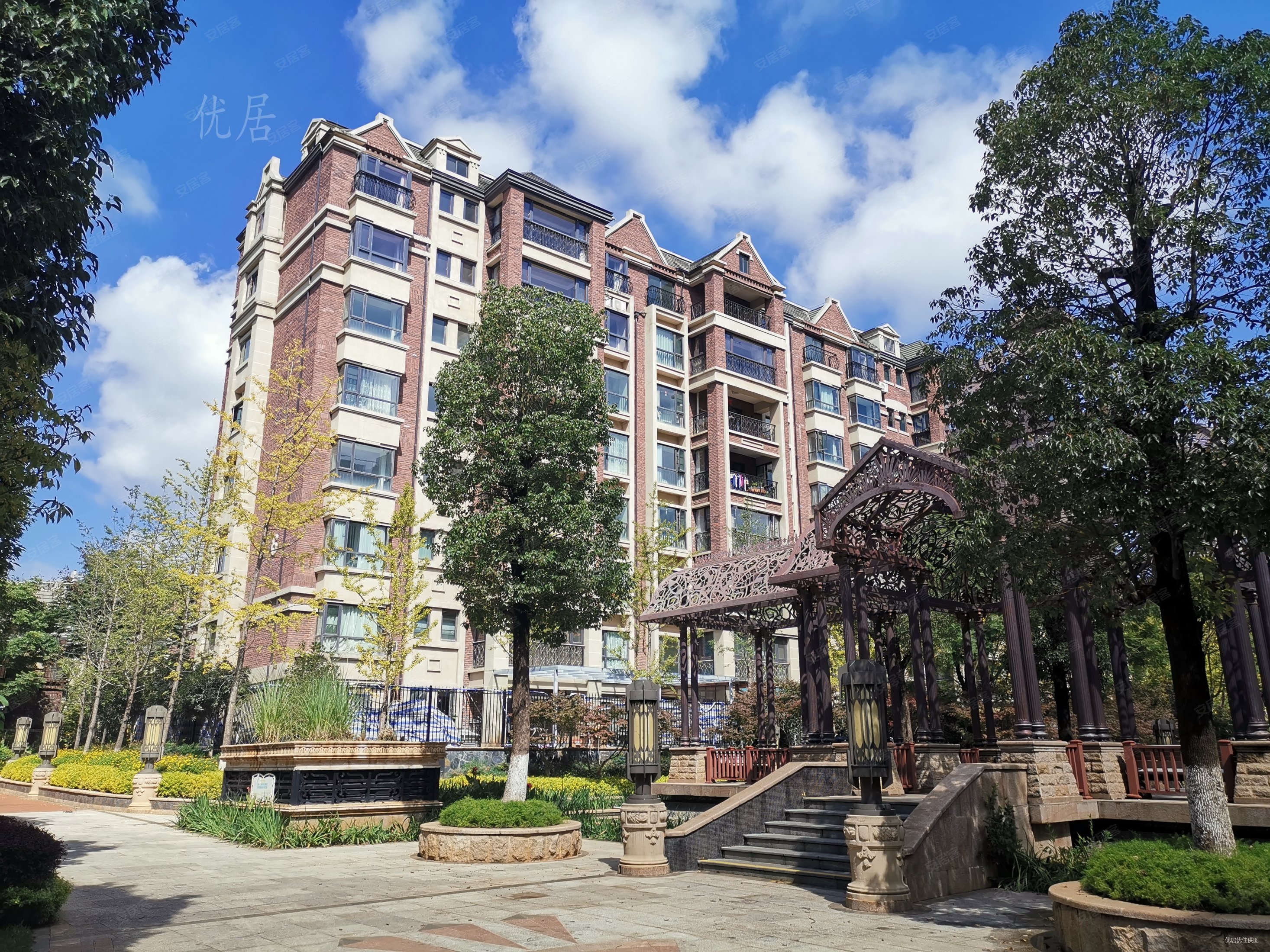 银海白沙郡 全新4室2卫户型方正 1梯2户8层洋房带有电梯