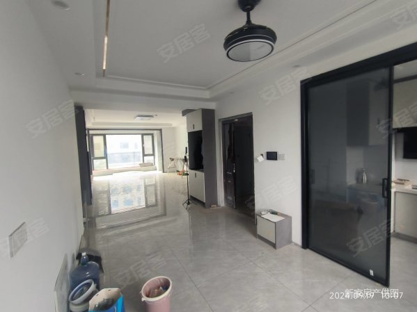 白金翰宫(公寓住宅)4室2厅2卫146㎡南110万