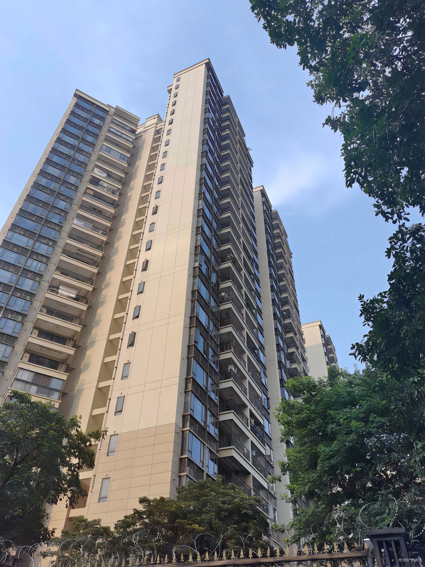 碧桂园珑远紫宸府3室2厅2卫160万9467平方米