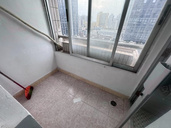 深圳福田华强北桑达大厦桑达大厦 2千六 押一付一免中介费 可商住两用