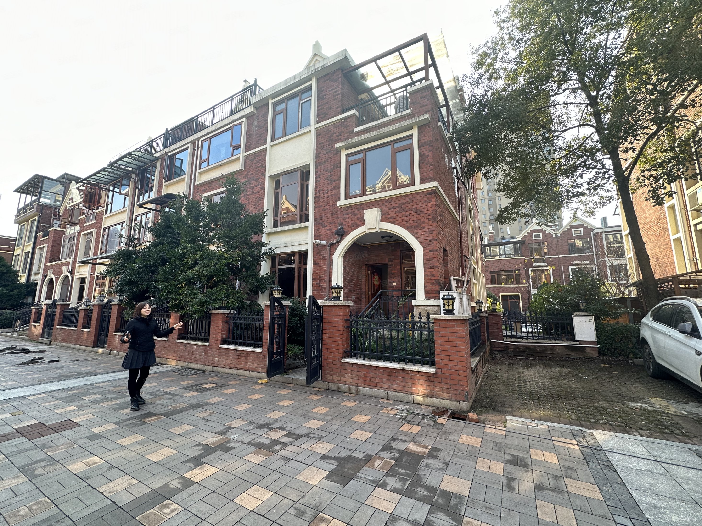 128开拍二拍大概率打8折红墅湾联排边户精装法拍房