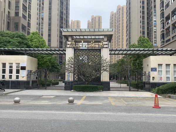 泉州晋江世茂御龙湾雁山花园雁山花园 绿洲公园旁 七小边 精装三房 拧