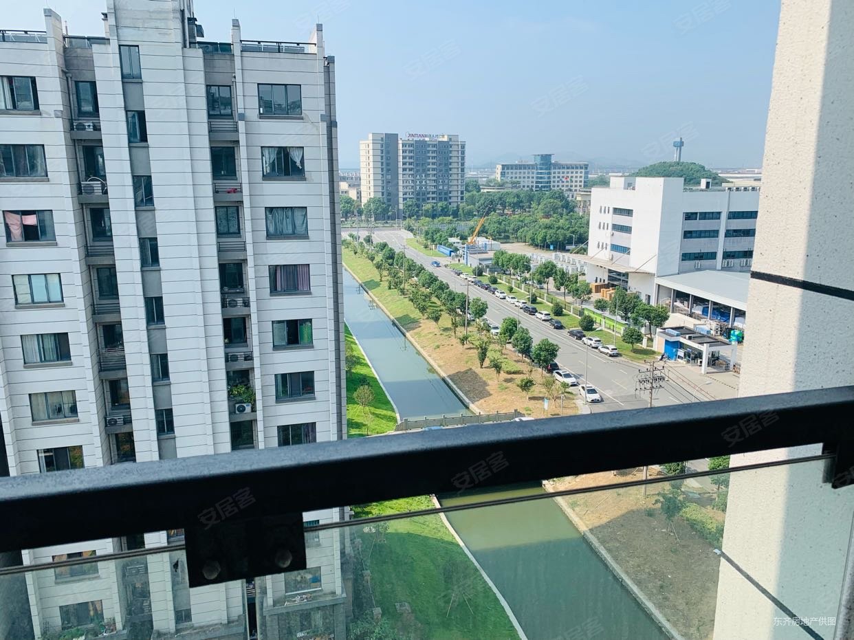 枫林湾小区中间位置好楼层大三房全亮间全新毛坯未出租