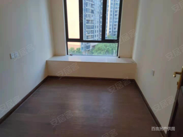 柳东景小铁一 合景映月台 蔚莱别苑 龙象城 新小区 交通便利